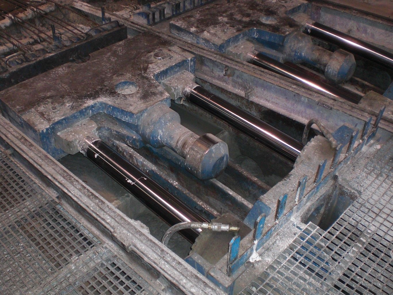 Tensioning wire groups